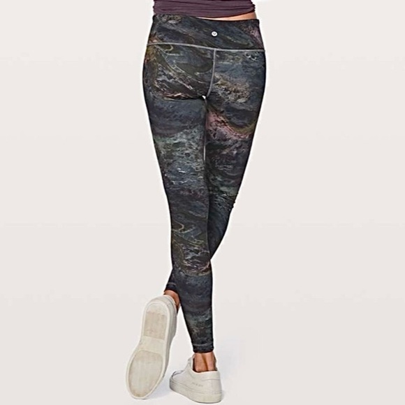 Lululemon Wunder Under Low-Rise Tight Full-On Luxtreme 28" in Radiant Multi - Picture 2 of 7